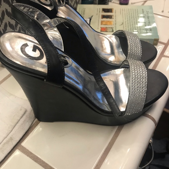Never Worn Guess Heels - Picture 2 of 3